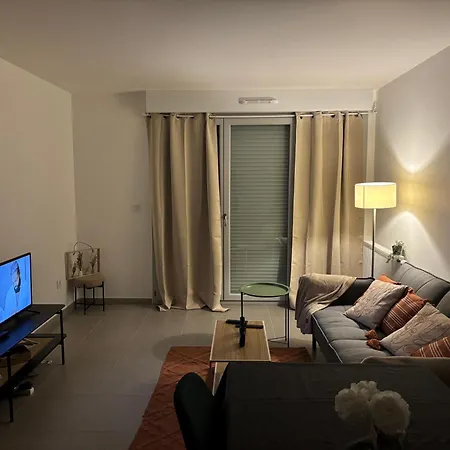 Harmony- Three- Double Bed Flat- Garden And Free Parking * Livry-Gargan