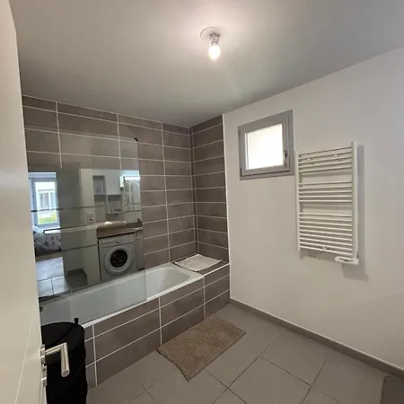 Harmony- Three- Double Bed Flat- Garden And Free Parking Apartamento
